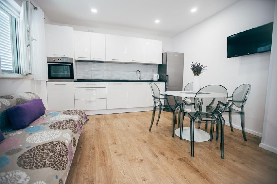 Kitchen or kitchenette, Living room, Dining area