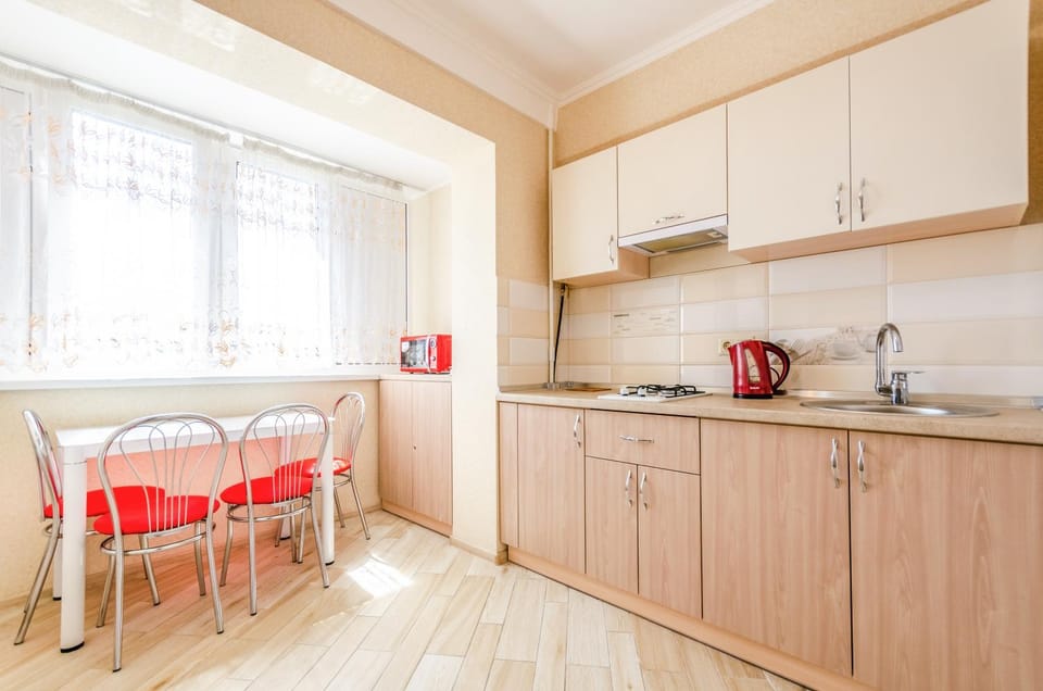 Kitchen or kitchenette, Dining area