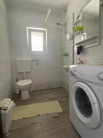 Toilet, Bathroom, washing machine