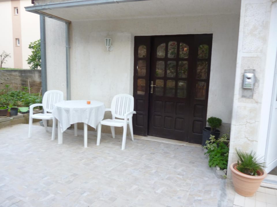 Patio, Dining area