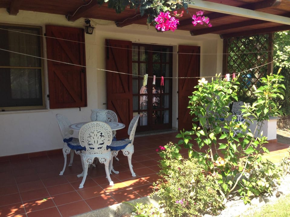 Facade/entrance, Garden view