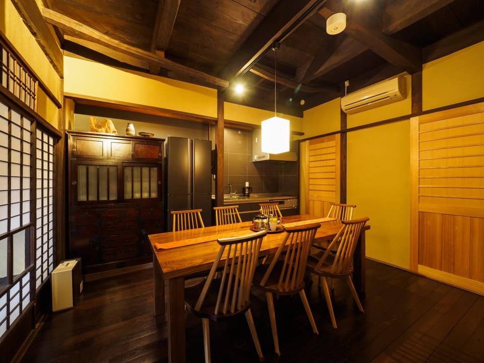 Kitchen or kitchenette, Lounge or bar