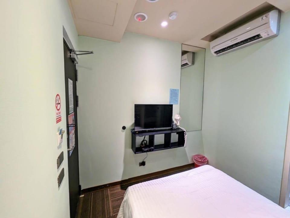Bed, TV and multimedia, Photo of the whole room, Bedroom, air conditioner