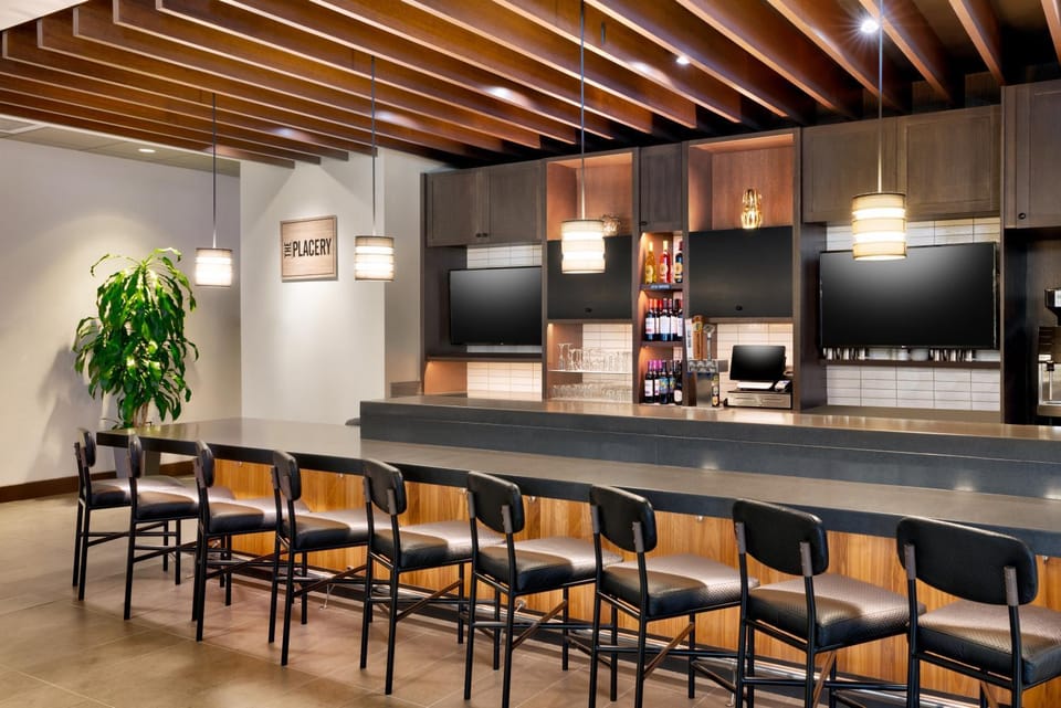Restaurant/places to eat, Dining area