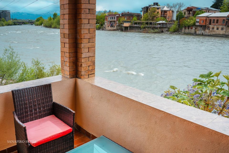 Balcony/Terrace, River view