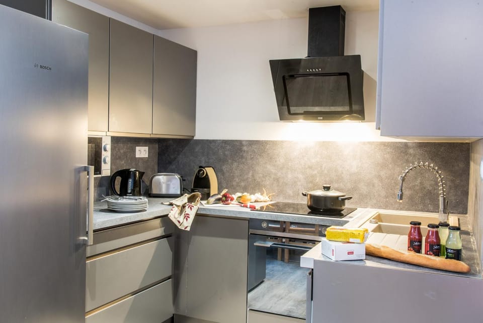 Kitchen or kitchenette