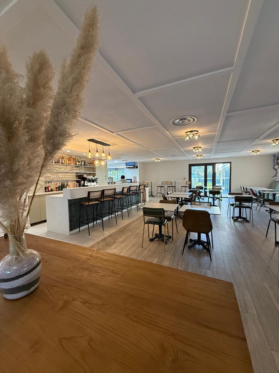 Property building, Restaurant/places to eat, Breakfast