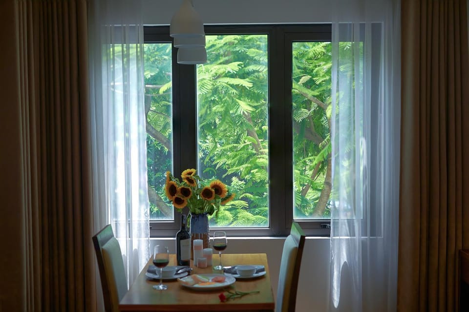View (from property/room), Dining area, Garden view