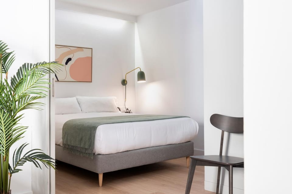Bed, Photo of the whole room, Bedroom