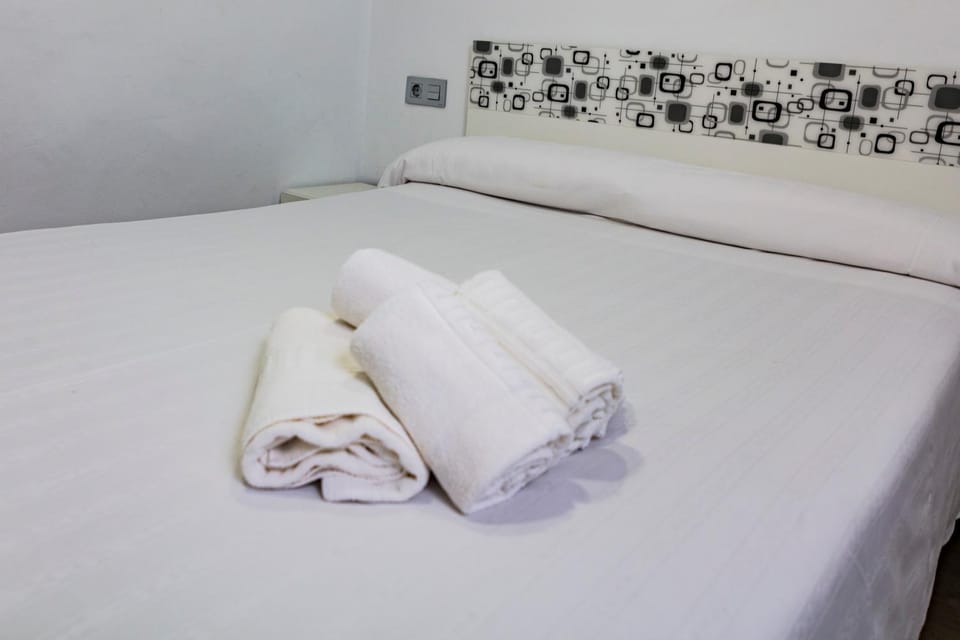Bedroom, towels