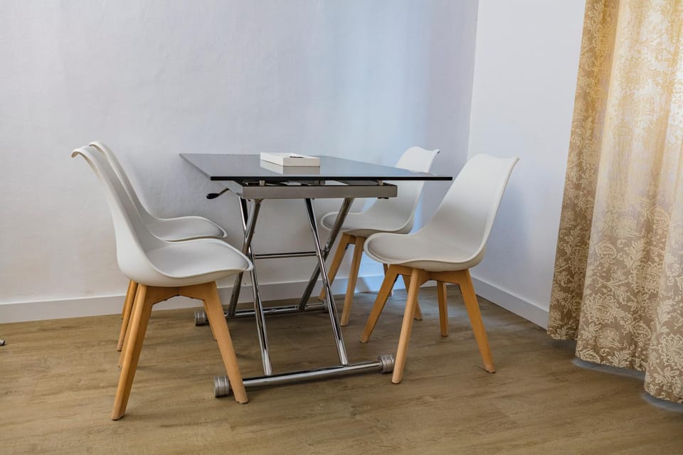 Seating area, Dining area