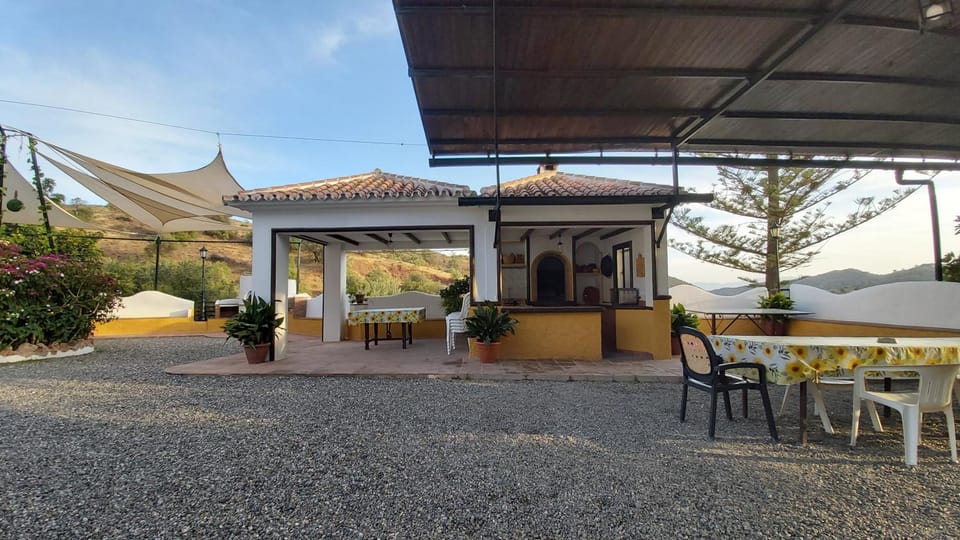 BBQ facilities, Balcony/Terrace