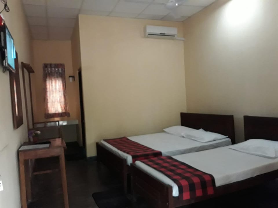 Photo of the whole room, Bedroom, air conditioner