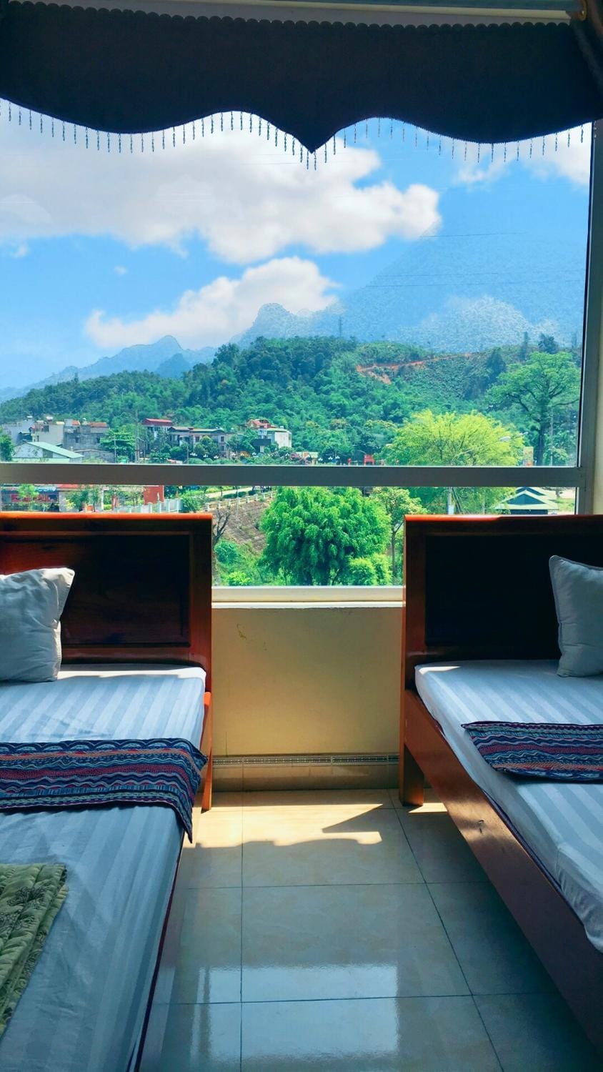 View (from property/room), Seating area, Bedroom, Mountain view