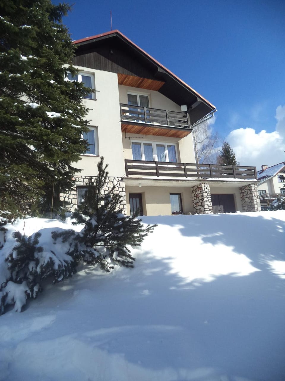 Property building, Neighbourhood
