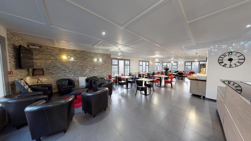 Restaurant/places to eat, Communal lounge/ TV room, Lobby or reception, Lounge or bar