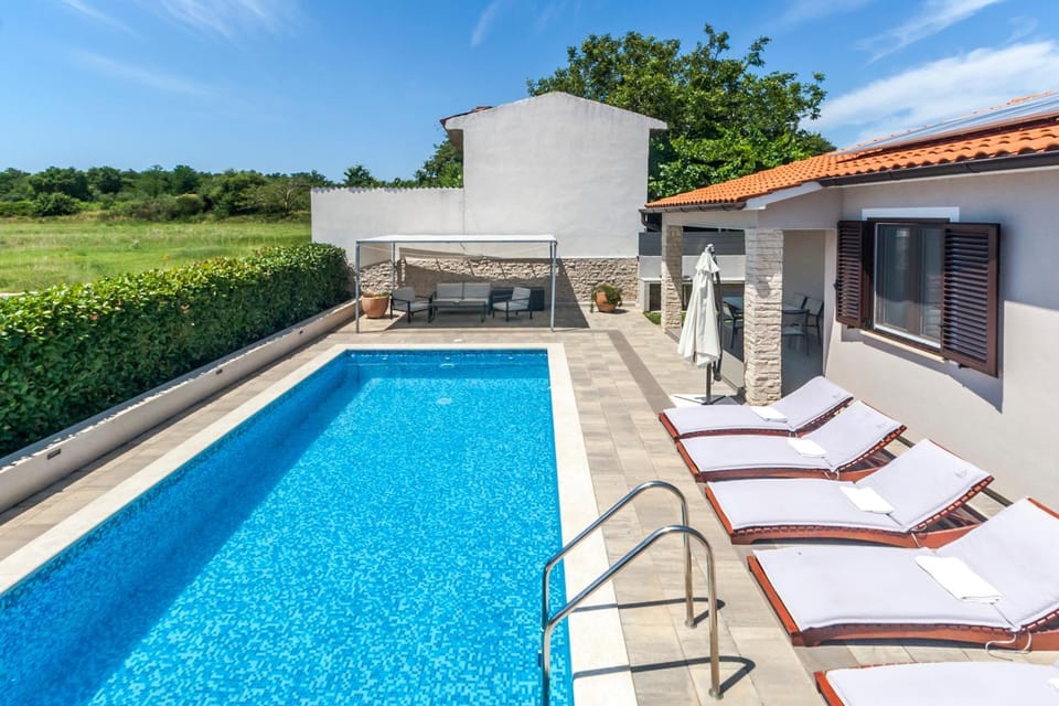 Property building, Patio, Day, Garden, Garden view, Pool view, Swimming pool, Swimming pool