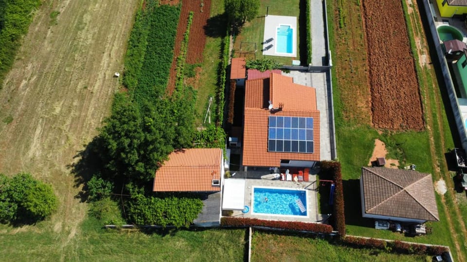 Property building, Day, Natural landscape, Bird's eye view, Swimming pool, sunbed