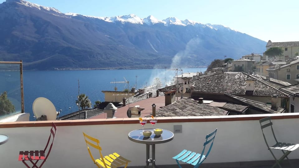 Balcony/Terrace, Lake view, Mountain view