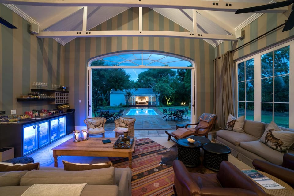 Lounge or bar, Decorative detail, On site, Food, Garden view, Pool view, Alcoholic drinks, Non alcoholic drinks