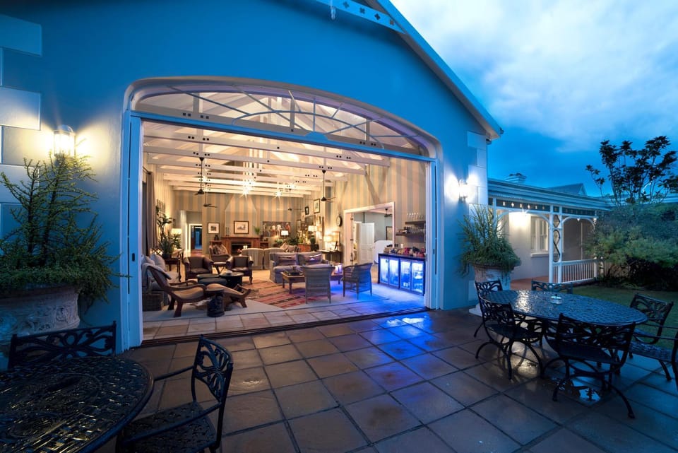 Facade/entrance, Balcony/Terrace, Lounge or bar