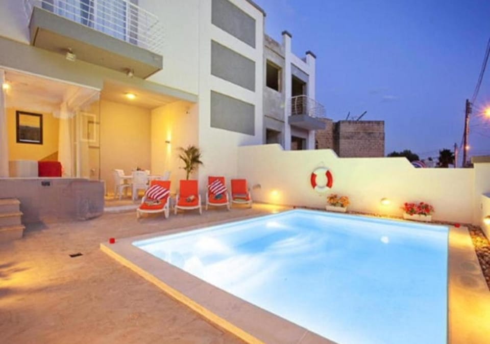 Property building, Pool view, Swimming pool, sunbed