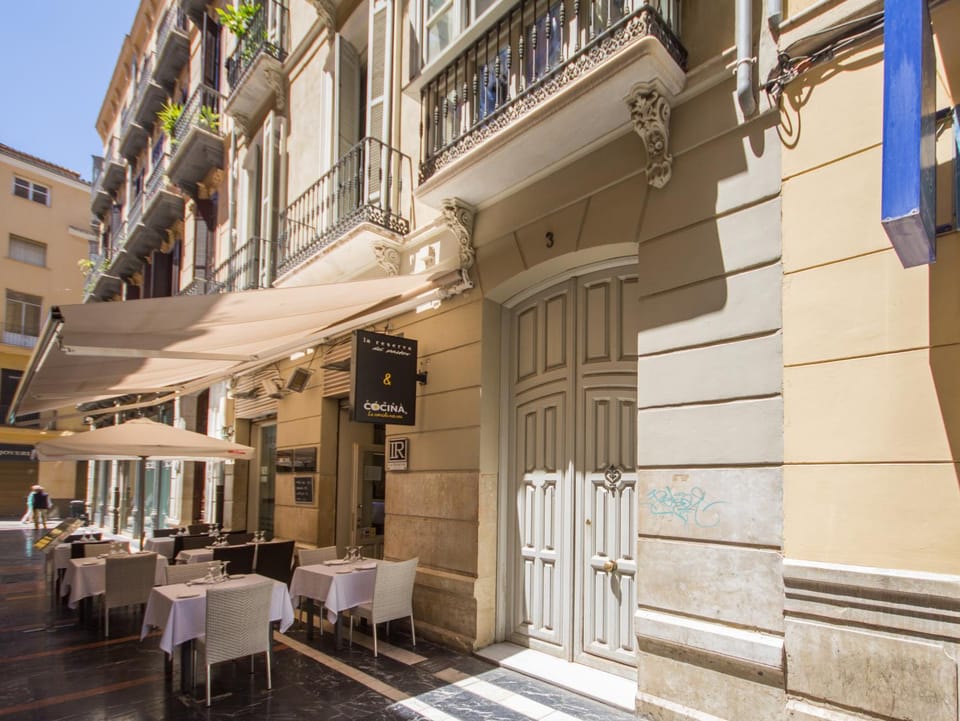 Restaurant/places to eat, Facade/entrance, Off site, Neighbourhood