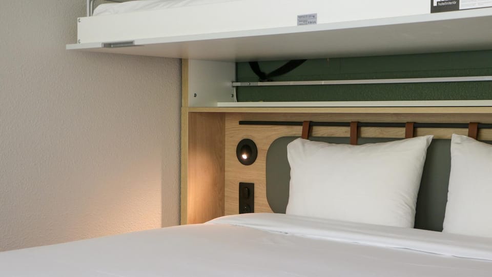 Photo of the whole room, Bedroom, bunk bed