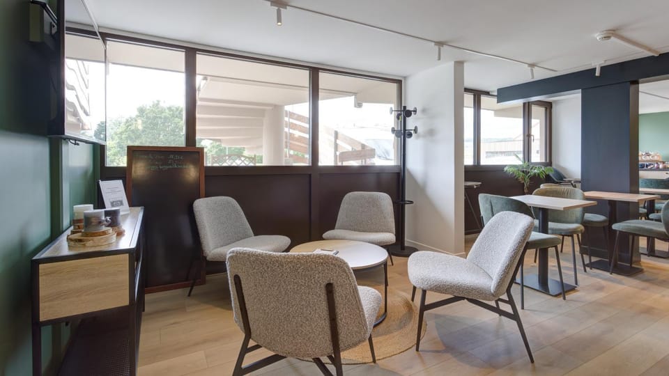 Communal lounge/ TV room