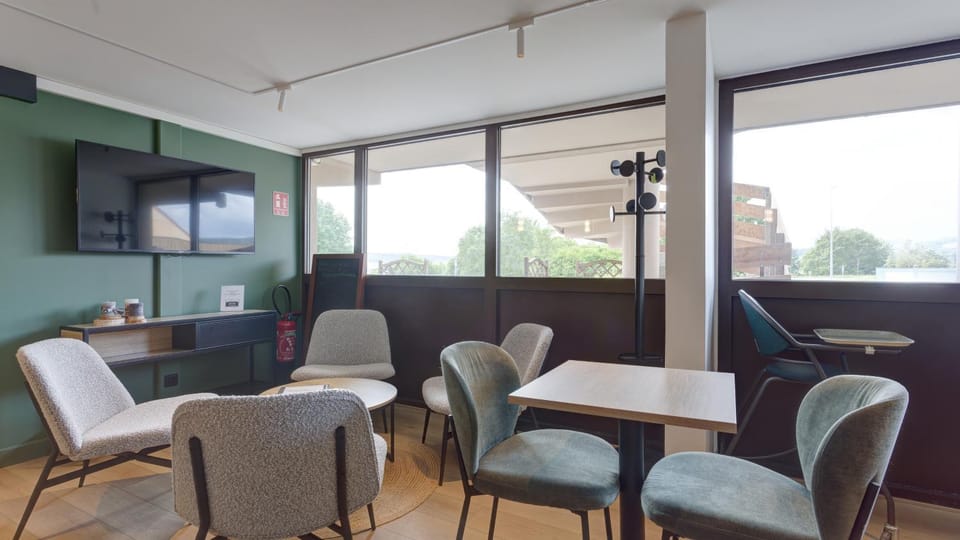 Communal lounge/ TV room