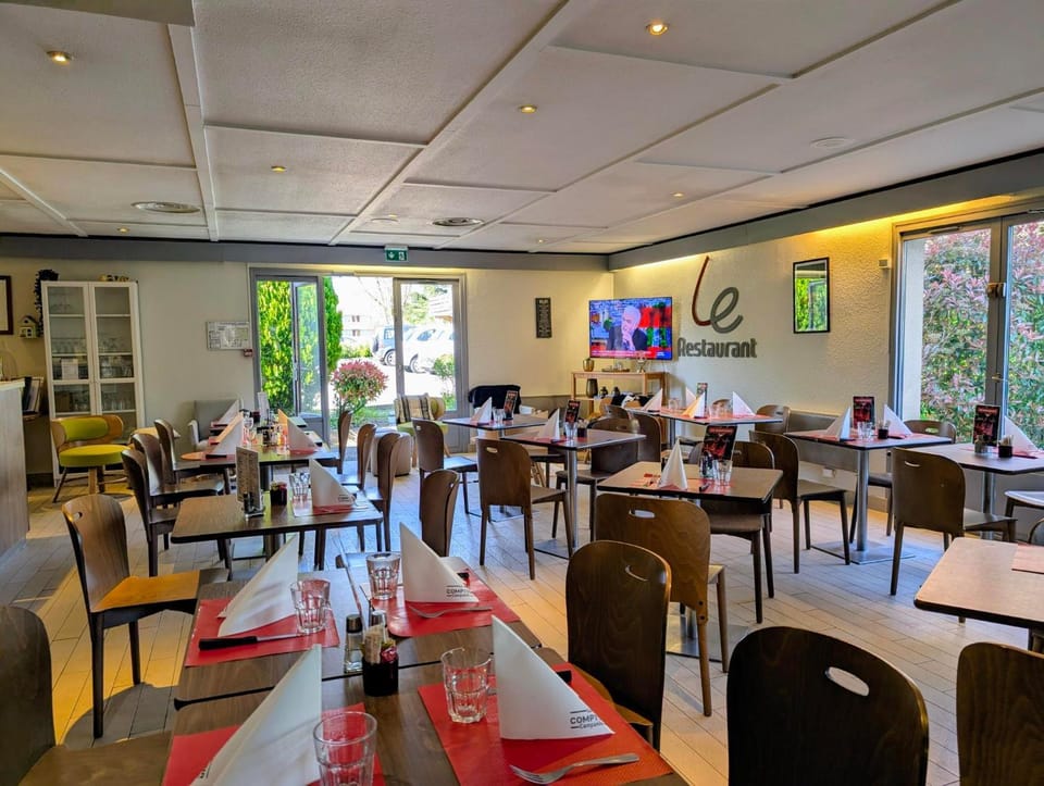 Restaurant/places to eat, Evening entertainment