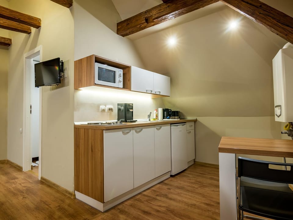Coffee/tea facilities, Kitchen or kitchenette, Dining area