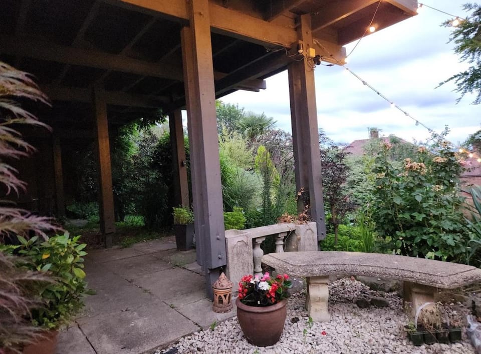 The Garden Apartment, Near Airport & City Apartment in Manchester