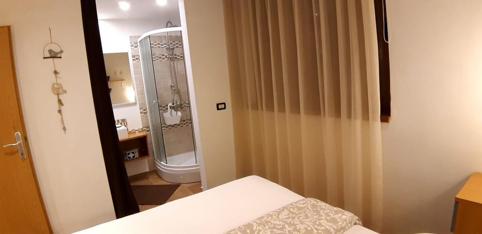 Shower, Bathroom, Bedroom