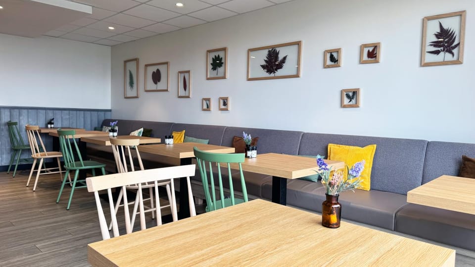 Restaurant/places to eat, Food and drinks, Decorative detail, Seating area, Food, Breakfast