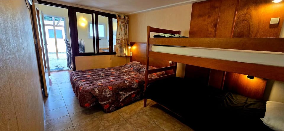Bed, Photo of the whole room, Bedroom, bunk bed