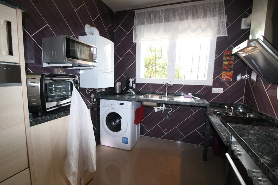 BBQ facilities, Coffee/tea facilities, Kitchen or kitchenette, Other, Photo of the whole room, Decorative detail