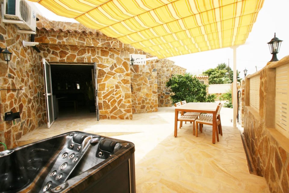 BBQ facilities, Balcony/Terrace, Other, Dining area