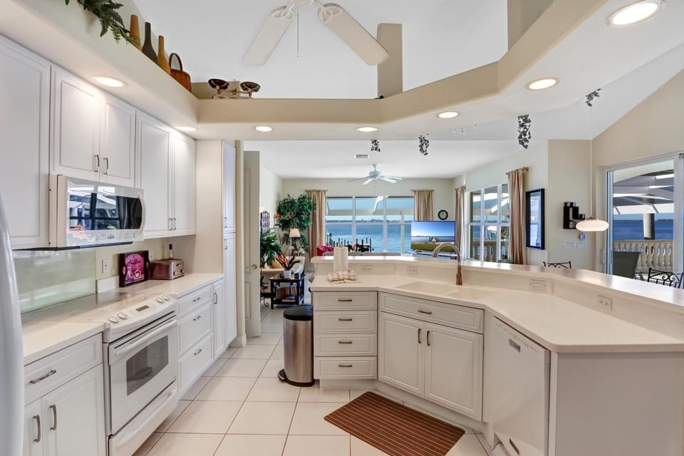 Kitchen or kitchenette, Kitchen or kitchenette