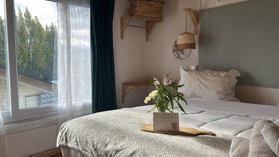 Property building, Bed, Bedroom