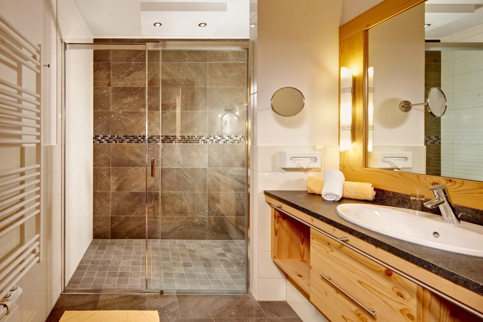 Bathroom, Decorative detail