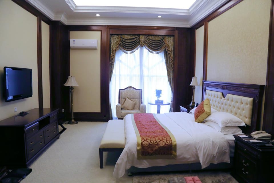 Gladden Hotel Jiangmen Hotel in Guangzhou