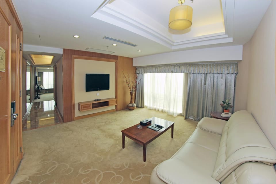 Gladden Hotel Jiangmen Hotel in Guangzhou