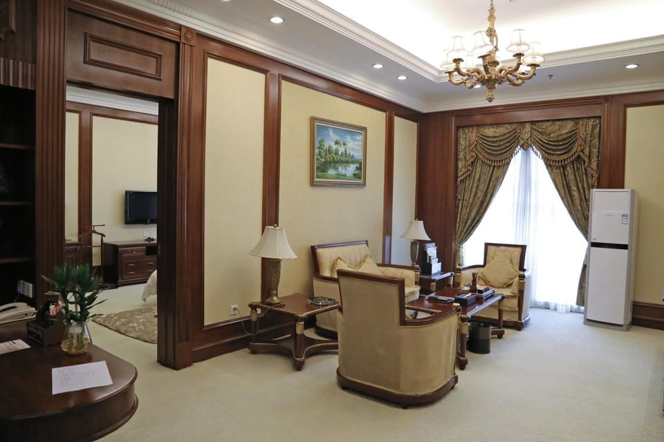 Gladden Hotel Jiangmen Hotel in Guangzhou