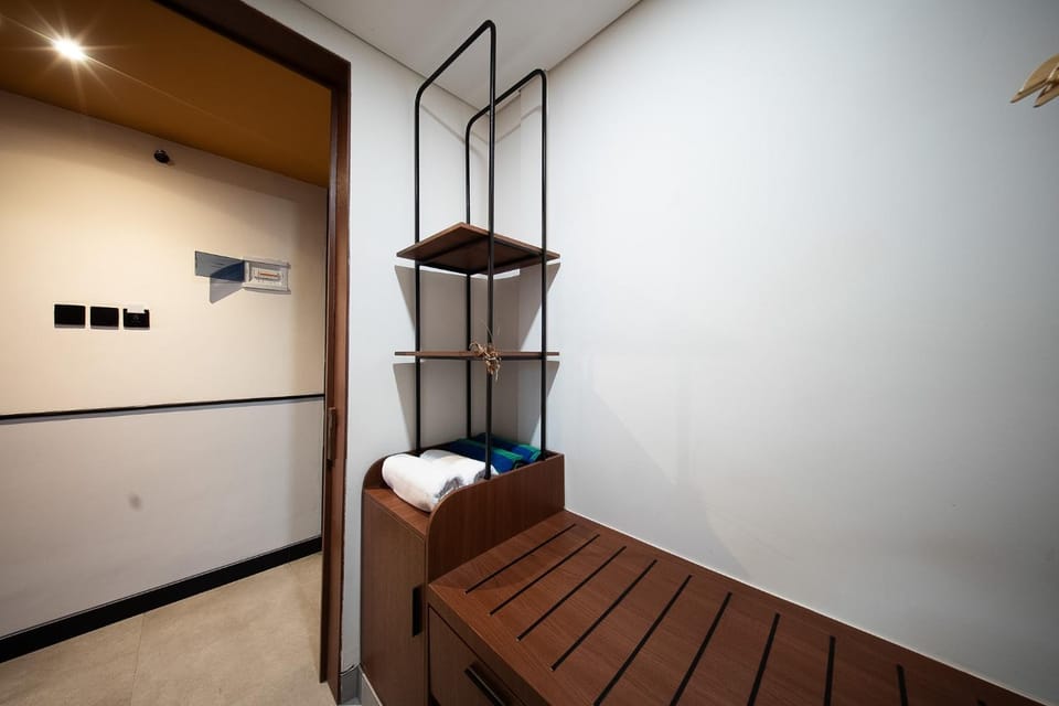 towels, wardrobe