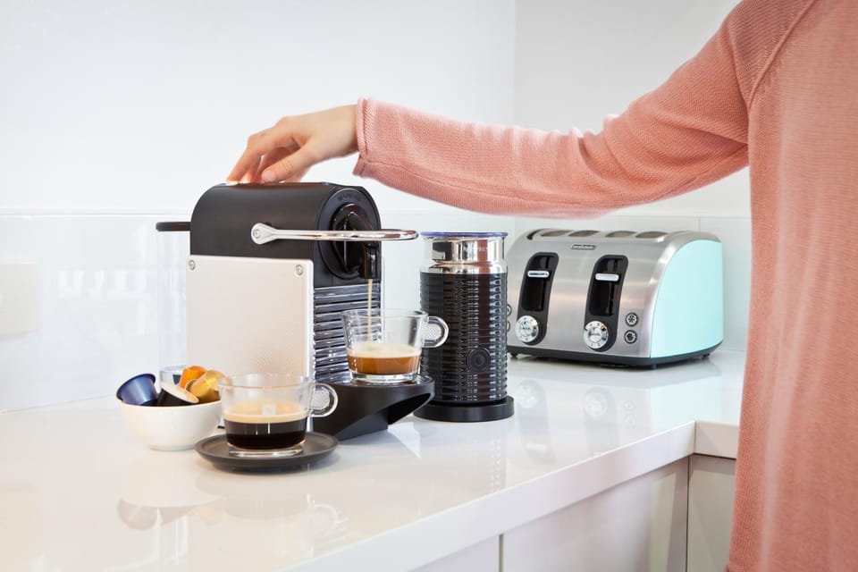 Coffee/tea facilities, Kitchen or kitchenette, Food and drinks, Food, Breakfast, Drinks, group of guests, Family, toaster