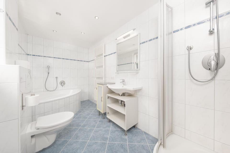 Shower, Toilet, Bathroom, Bath