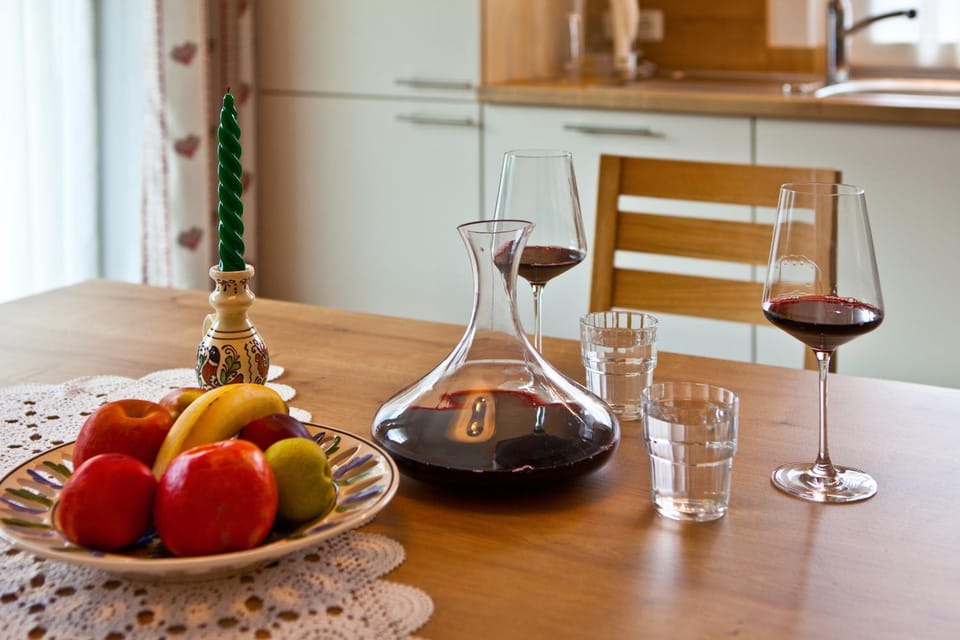 Coffee/tea facilities, Balcony/Terrace, Kitchen or kitchenette, Dining area, Garden view, Mountain view, Street view