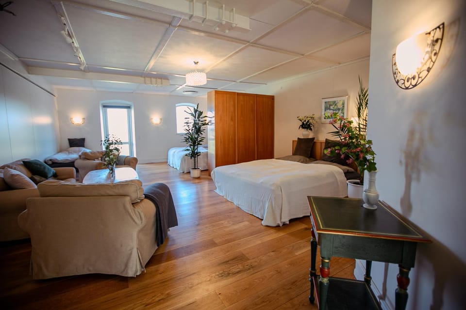 Seating area, Bedroom
