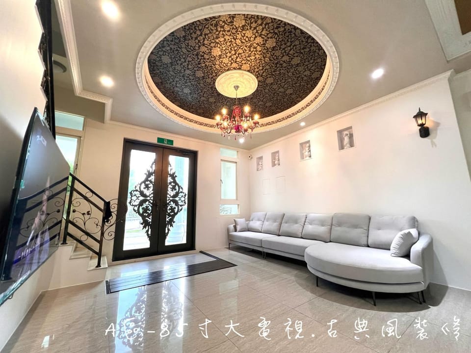 Communal lounge/ TV room, TV and multimedia, Living room, Evening entertainment